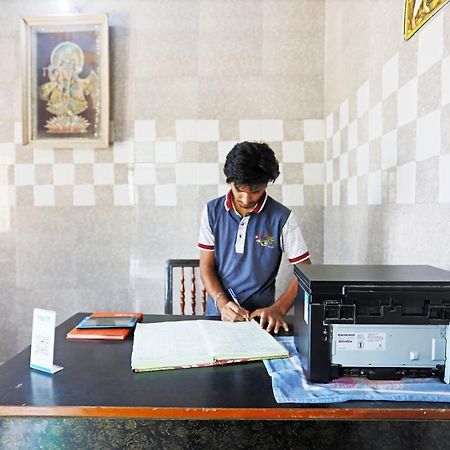 Oyo 44361 Shri Lajjaram Ashram Hotel Vrindavan Luaran gambar