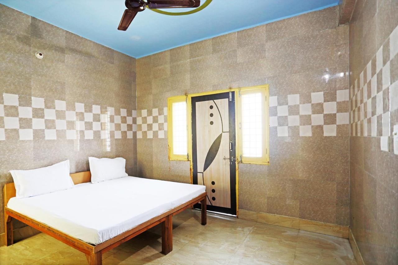 Oyo 44361 Shri Lajjaram Ashram Hotel Vrindavan Luaran gambar