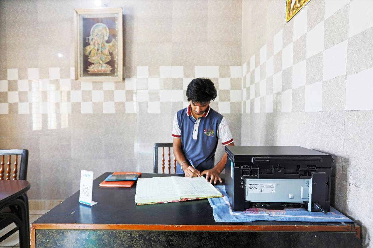 Oyo 44361 Shri Lajjaram Ashram Hotel Vrindavan Luaran gambar