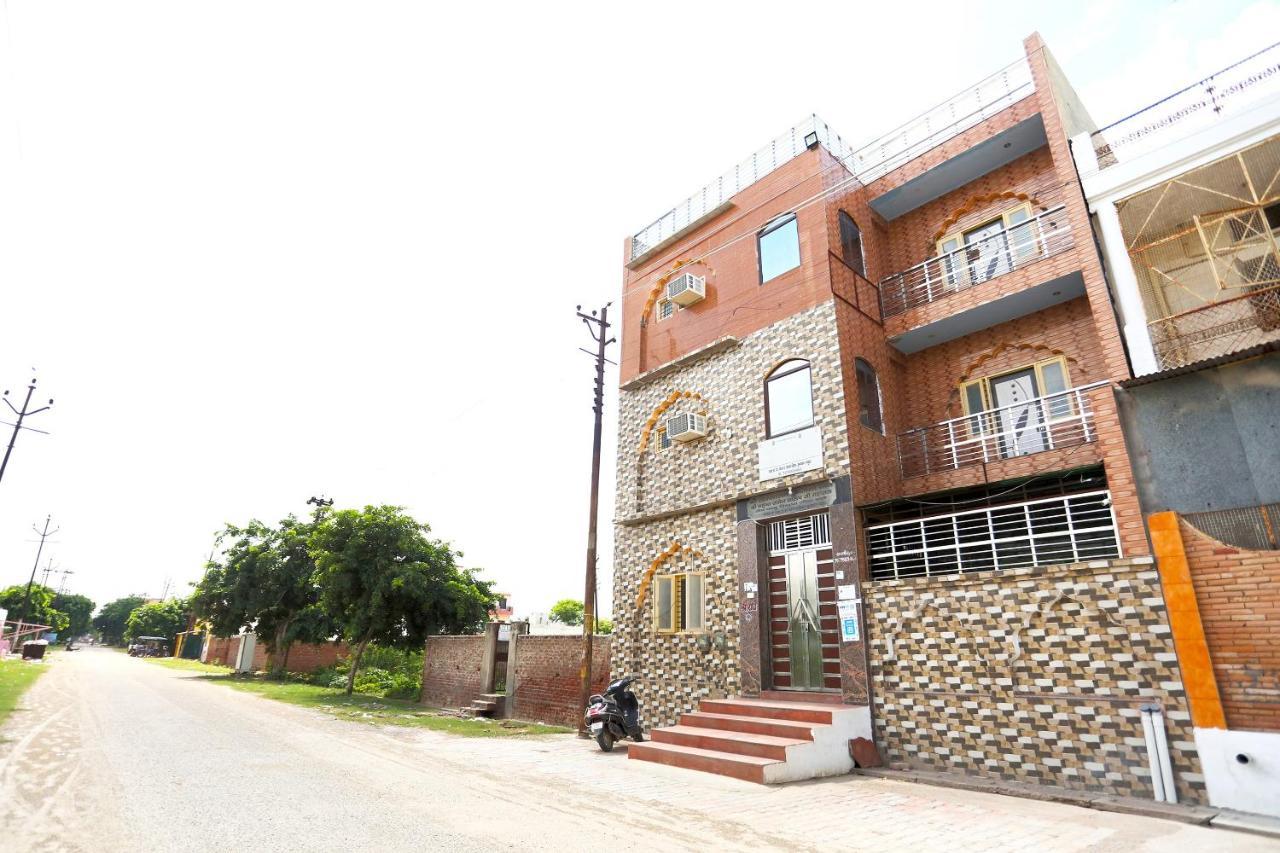Oyo 44361 Shri Lajjaram Ashram Hotel Vrindavan Luaran gambar